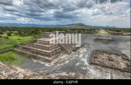 Pyramiden von Teotihuacan, Mexiko, einmal von den Azteken verehrt. Stockfoto