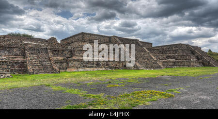 Pyramiden von Teotihuacan, Mexiko, einmal von den Azteken verehrt. Stockfoto