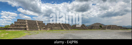 Pyramiden von Teotihuacan, Mexiko, einmal von den Azteken verehrt. Stockfoto