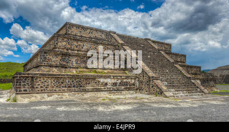 Pyramiden von Teotihuacan, Mexiko, einmal von den Azteken verehrt. Stockfoto