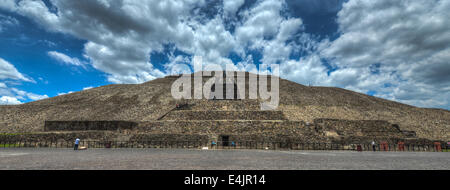 Die Sonnenpyramide von Teotihuacan. Eines der größten Gebäude in Teotihuacan und eines der größten in Mittelamerika. Stockfoto