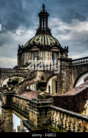 Die Kathedrale (Kathedrale Metropolitana) in Mexiko-Stadt. Blick vom Dach im Blick. Stockfoto