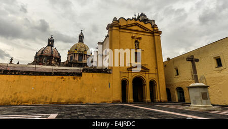 Tempel von unserer lieben Frau Carmen (Templo de Nuestra Señora del Carmen). Kirche aus dem 17. Jahrhundert und ein ehemaliges Kloster in Mexiko-Stadt. Stockfoto