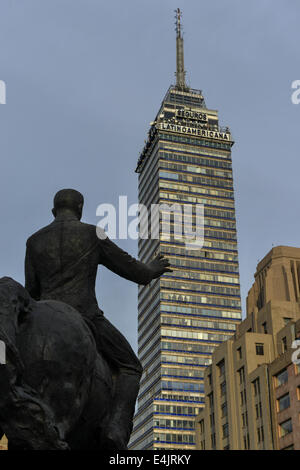 Latinoamericana Turm (Torre Latinoamericana), in der Nähe von dem Zocalo in Mexiko-Stadt. Stockfoto