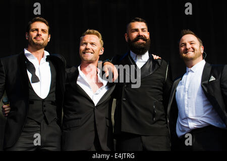 LONDON, ENGLAND - 13 Juli: (L-R) Keith Duffy; Ronan Keating; Shane Lynch und Mikey Graham von Boyzone führt auf der Bühne britisc Stockfoto