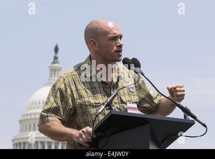 Washington, District Of Columbia, USA. 13. Juli 2014. TIM DECHRISTOPHER spricht während der Cove-Punkt Fracking Protest in Washington, District Of Columbia. Bildnachweis: Reynaldo Leal/ZUMA Wire/ZUMAPRESS.com/Alamy Live-Nachrichten Stockfoto