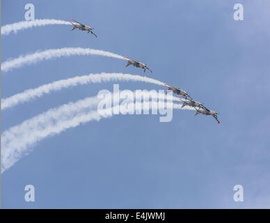 Fairford, Gloucs, UK. 12. Juli 2014. Zespol Akrobacyjny Orlik, die polnische Luftwaffe Kunstflugstaffel in 2014 Royal International Air Tattoo an RAF Fairford auf 12. Juli Kredit anzeigen: Niall Ferguson/Alamy Live News Stockfoto