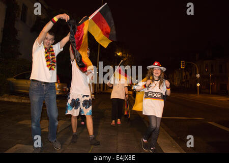 Mülheim/Ruhr, Deutschland. 14. Juli 2014. Deutsche feiern die Fußball-Weltmeisterschaft in Brasilien zu gewinnen. Foto: Nick Savage/Alamy Live-Nachrichten Stockfoto