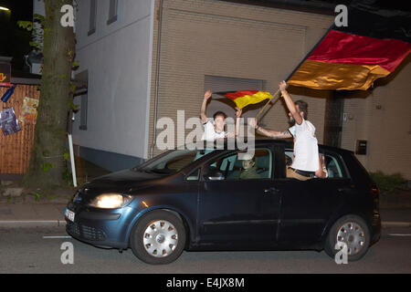 Mülheim/Ruhr, Deutschland. 14. Juli 2014. Deutsche feiern die Fußball-Weltmeisterschaft in Brasilien zu gewinnen. Foto: Nick Savage/Alamy Live-Nachrichten Stockfoto