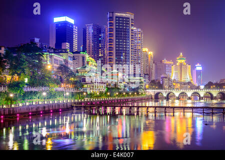 Guiyang, China Stadtbild am Fluss Nanming. Stockfoto