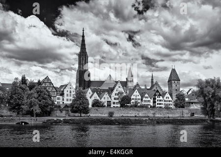 Historischen Hafen von Ulm, Deutschland, in schwarz und weiß. Stockfoto