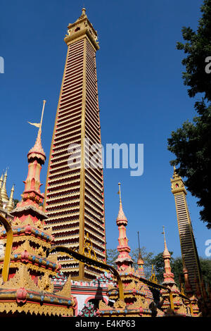 Die buddhistische Tempelanlage der Mohnyin Thambuddhei Paya in Monywa in Myanmar (Burma) Stockfoto