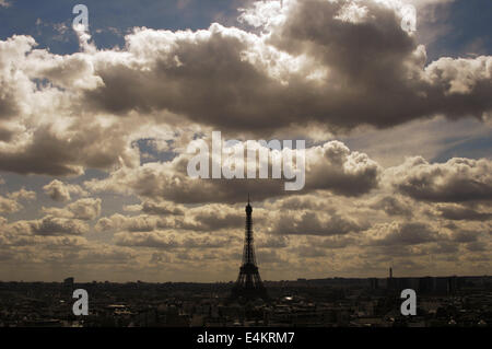 Frankreich. Paris. Wolken und dem Eiffelturm. Stockfoto