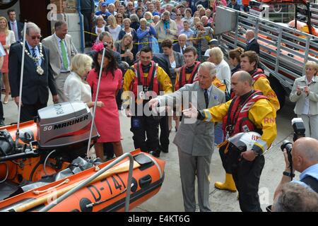 Looe, Cornwall, UK. 14. Juli 2014.  Der Herzog und die Herzogin von Cornwall Tour Looe, wo sie Mitglieder der RNLI treffen werden, besuchen Sie der Stadt neue Ponton und Tour Unternehmen betroffen von jüngsten Überschwemmungen zu Beginn des Jahres. Bildnachweis: Bild von Sean Hernon/Alamy Live-Nachrichten. Stockfoto