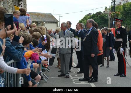 Looe, Cornwall, UK. 14. Juli 2014.  Der Herzog und die Herzogin von Cornwall Tour Looe, wo sie Mitglieder der RNLI treffen werden, besuchen Sie der Stadt neue Ponton und Tour Unternehmen betroffen von jüngsten Überschwemmungen zu Beginn des Jahres. Bildnachweis: Bild von Sean Hernon/Alamy Live-Nachrichten. Stockfoto