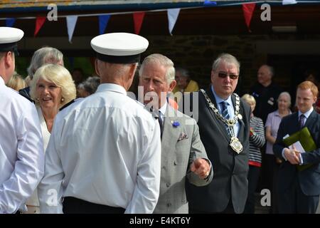 Looe, Cornwall, UK. 14. Juli 2014.  Der Herzog und die Herzogin von Cornwall Tour Looe, wo sie Mitglieder der RNLI treffen werden, besuchen Sie der Stadt neue Ponton und Tour Unternehmen betroffen von jüngsten Überschwemmungen zu Beginn des Jahres. Bildnachweis: Bild von Sean Hernon/Alamy Live-Nachrichten. Stockfoto