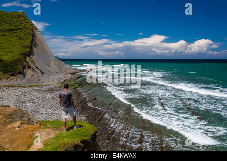 Sedimentgestein Formationen, baskische Küste Geopark, Zumaia, Gipuzkoa, Baskisches Land, Spanien Stockfoto