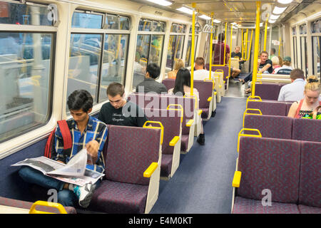 Brisbane Australien, Hauptbahnhof, öffentlicher Nahverkehr Bahnhof, Bahn, Zug, Fahrer, Pendler, Passagiere Passagiere Fahrer, Passagierkabine Stockfoto