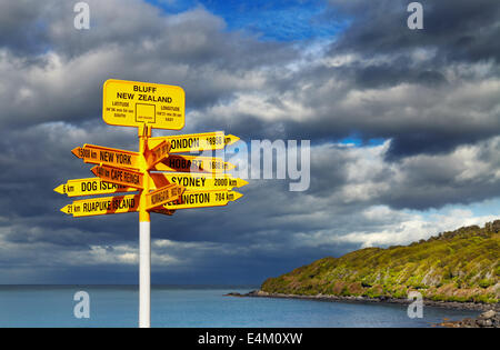 Wegweiser im vorliegenden Stirling, Bluff, Neuseeland.  Südlichste Festland Punkt Neuseelands Stockfoto