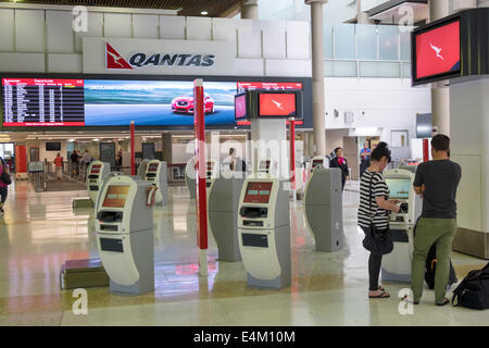 Brisbane Australien, Queensland Airport, BNE, Inland, Terminal, Self-Service, Kiosk, Kiosk, Qantas, Fluggesellschaft, Fluggesellschaften, Fluggesellschaft, Logo, Besucher reisen Stockfoto