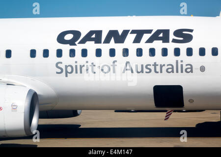 Brisbane Australien, Flughafen, BNE, Inland, Terminal, Gate, Qantas, Fluggesellschaften, Asphalt, Verkehrsflugzeug Flugzeug Flugzeug Flugzeug Flugzeug, Geist, Fenster, AU14 Stockfoto