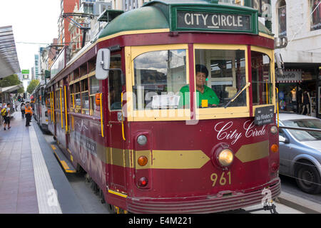 Melbourne Australia, Yarra Trams, Tram, Trolley, Tramway, City Circle Highway Route, schwarze Frauen, Fahrer, Ingenieur, AU140318110 Stockfoto