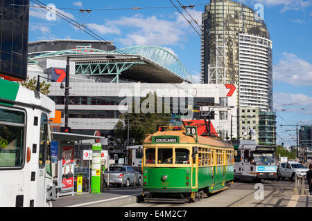 Melbourne Australien, Victoria Docklands, Harbour Esplanade, City Circle Highway Route, Yarra Trams, Straßenbahn, Trolley, Straßenbahn, öffentliche Verkehrsmittel, Etihad Stadi Stockfoto