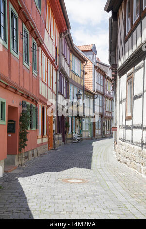 Rosenwinkel, eine typische Straße in der Altstadt mit restaurierten Fachwerkhäusern, Halberstadt, Sachsen-Anhalt, Deutschland Stockfoto