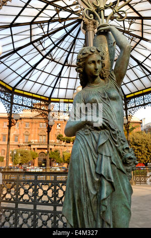 Taranto, Apulien, Italien. Detail der Musikpavillon vor Palazzo Degli Uffizi museum Stockfoto