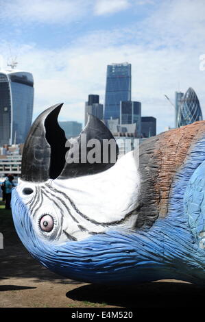 15 METER FIBERGLAS TOTEN PAPAGEI, MONTY PYTHON ZU FÖRDERN ZEIGT BEI DER 02. Stockfoto