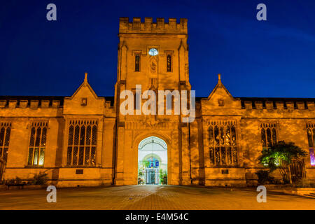 Harpur Zentrum in Bedford, England in der Nacht Stockfoto