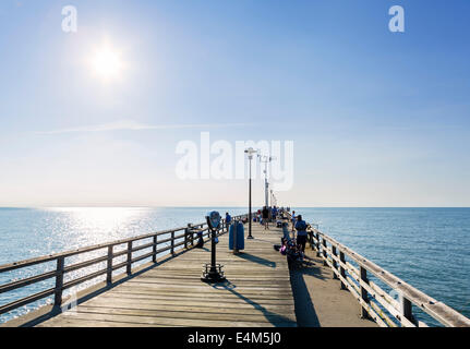 Die Angelpier auf Sea Gull Island, ein Teil der 23 Meile langen Chesapeake Bay Bridge-Tunnel in der Nähe von Virginia Beach, Virginia, USA Stockfoto