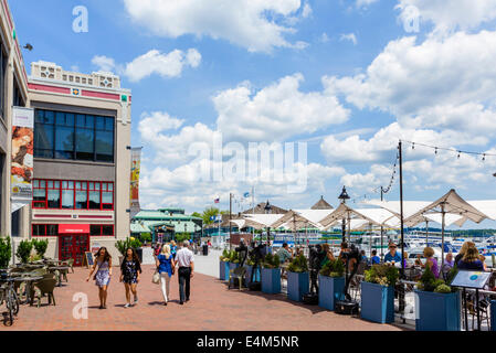 Die Uferpromenade von Torpedo Factory Art Center, Alexandria, Virginia, USA Stockfoto