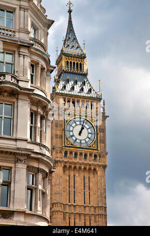 Big Ben - bekanntesten Wahrzeichen im Vereinigten Königreich, close-up an einem bewölkten Tag Stockfoto