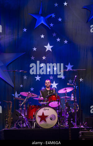 13. Juli 2014. 13. Juli 2014. San Jose, Kalifornien, USA - Schlagzeuger RINGO STARR von den Beatles tritt mit seiner alle Strarr Band City National Civic Auditorium. © Jerome Brunet/ZUMA Draht/Alamy Live-Nachrichten Stockfoto