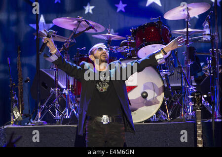 13. Juli 2014. 13. Juli 2014. San Jose, Kalifornien, USA - Schlagzeuger RINGO STARR von den Beatles tritt mit seiner alle Strarr Band City National Civic Auditorium. © Jerome Brunet/ZUMA Draht/Alamy Live-Nachrichten Stockfoto