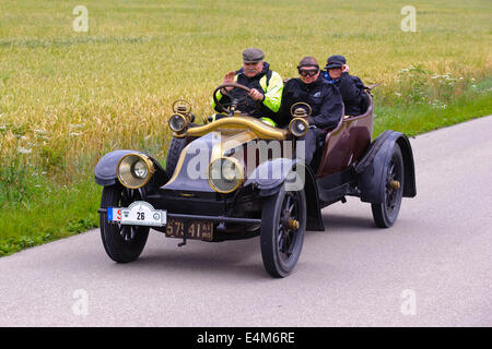 Öffentlichen Kundgebung organisiert vom bayrischen Stadt Landsberg für mindestens 80 Jahre alten Oldtimer. Stockfoto