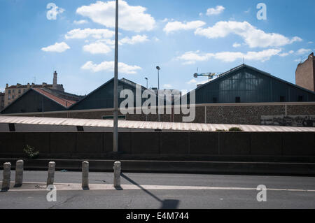 Asnières-Gennevilliers-Brücke in Clichy auf dem gehen im Vergleich zu Paris. Stockfoto