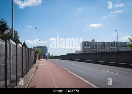 Asnières-Gennevilliers-Brücke in Clichy auf dem gehen im Vergleich zu Paris. Stockfoto