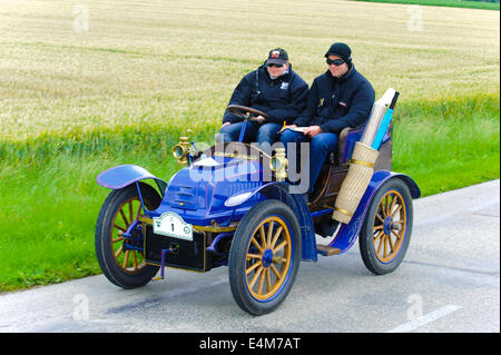 Öffentlichen Kundgebung organisiert vom bayrischen Stadt Landsberg für mindestens 80 Jahre alten Oldtimer. Stockfoto