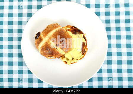 Hot Cross Buns getoastet Stockfoto