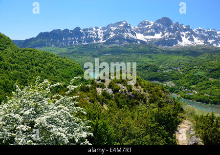 Bergtal in den spanischen Pyrenäen Stockfoto