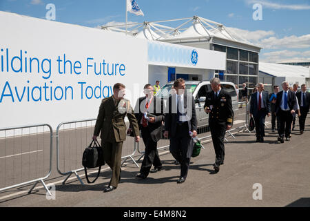 Farnborough, Großbritannien. 14. Juli 2014. Besucher auf der Farnborough International Airshow. Bildnachweis: Keith Larby/Alamy Live-Nachrichten Stockfoto