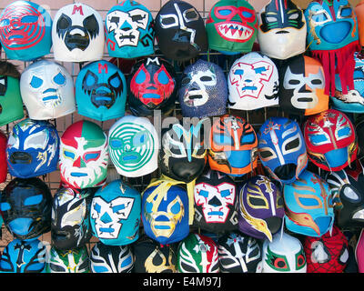 Mexikanische Wrestling Masken für Verkauf, Mission District, San Francisco Stockfoto