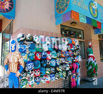 Mexikanische Wrestling Masken für Verkauf, Mission District, San Francisco Stockfoto