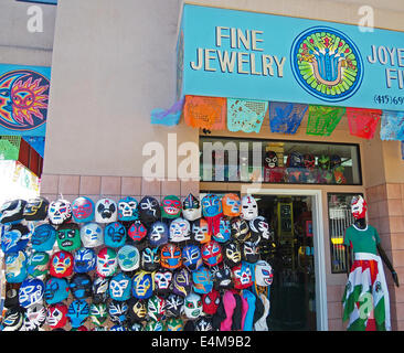 Mexikanische Wrestling Masken für Verkauf, Mission District, San Francisco Stockfoto