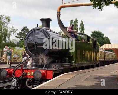 Dampf-Lokomotive 4270 unter Wasser, Gloucestershire Warwickshire Railway am Bahnhof Toddington, Gloucestershire Stockfoto