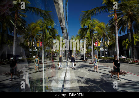 Reflexion der Rodeo Drive, Luxus-shopping-Straße in Beverly Hills, Los Angeles, Kalifornien, USA Stockfoto