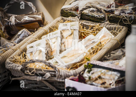 Handwerker Seife in einem mittelalterlichen Jahrmarkt Stockfoto