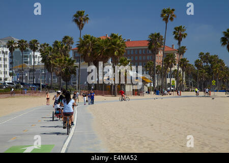 Radfahrer auf Santa Monica, Radweg Venice Beach, Los Angeles, Kalifornien, USA Stockfoto